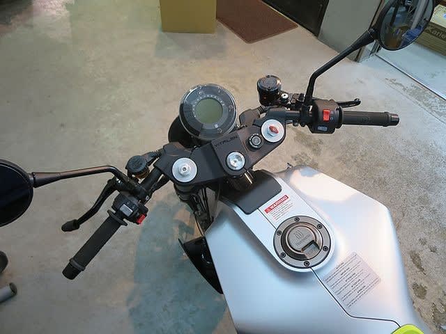 続いて Husqvarna VITPILEN 701のミラーを変えてみました！^_