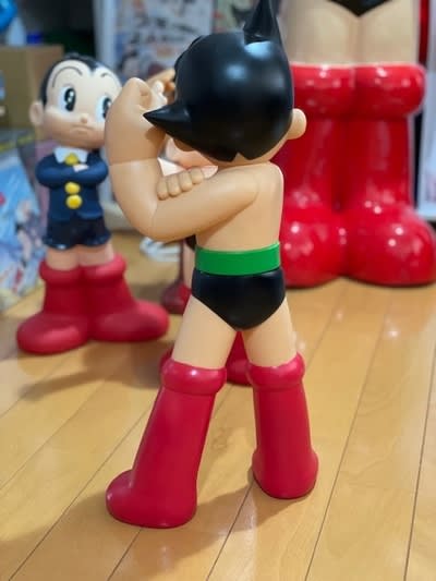 ビリケン商会の『鉄腕アトム』の巨大ソフビコレクション ビリケン商会の『鉄腕アトム』の巨大ソフビコレクション