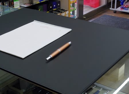 キングジム デスクマット「レザフェス」 - 秋田萬年筆倶楽部