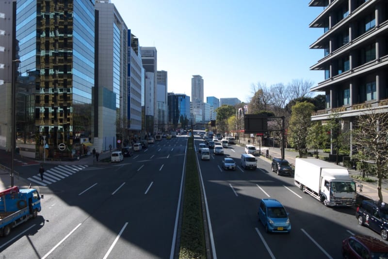２月の元赤坂：赤坂センタービル前から国道２４６号線・赤坂見附交差点