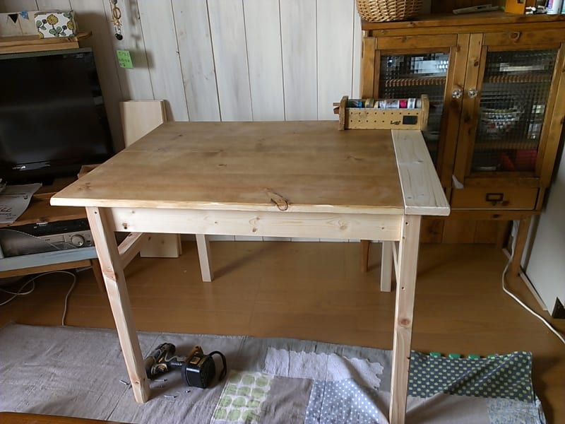 v ダイニングテーブル・DIY ♪♪ 出来てきました~ ヤッタ v ダイニングテーブル・DIY ♪♪ 出来てきました~ ヤッタ