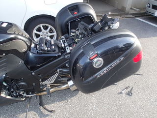 ZZR1400の重量化・・・SW-MOTECHのキャリアとGIVIのE41装着記 ZZR1400の重量化・・・SW-MOTECHのキャリアとGIVIのE41装着記