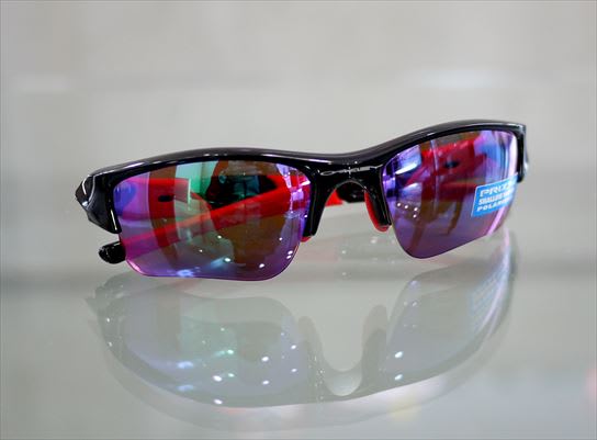 オークリーから釣りに特化した PRIZM Water レンズを搭載した オークリーから釣りに特化した PRIZM Water レンズを搭載した