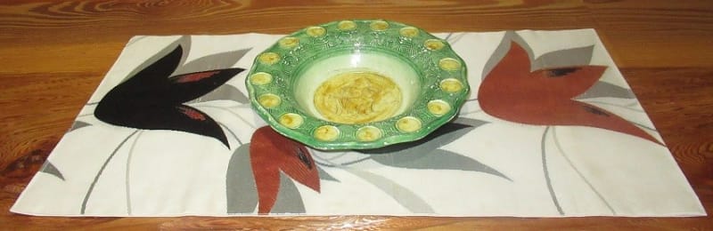 希少な作品 源内焼 三彩西欧文字文輪花八寸皿 - 夜噺骨董談義 希少な作品 源内焼 三彩西欧文字文輪花八寸皿 - 夜噺骨董談義