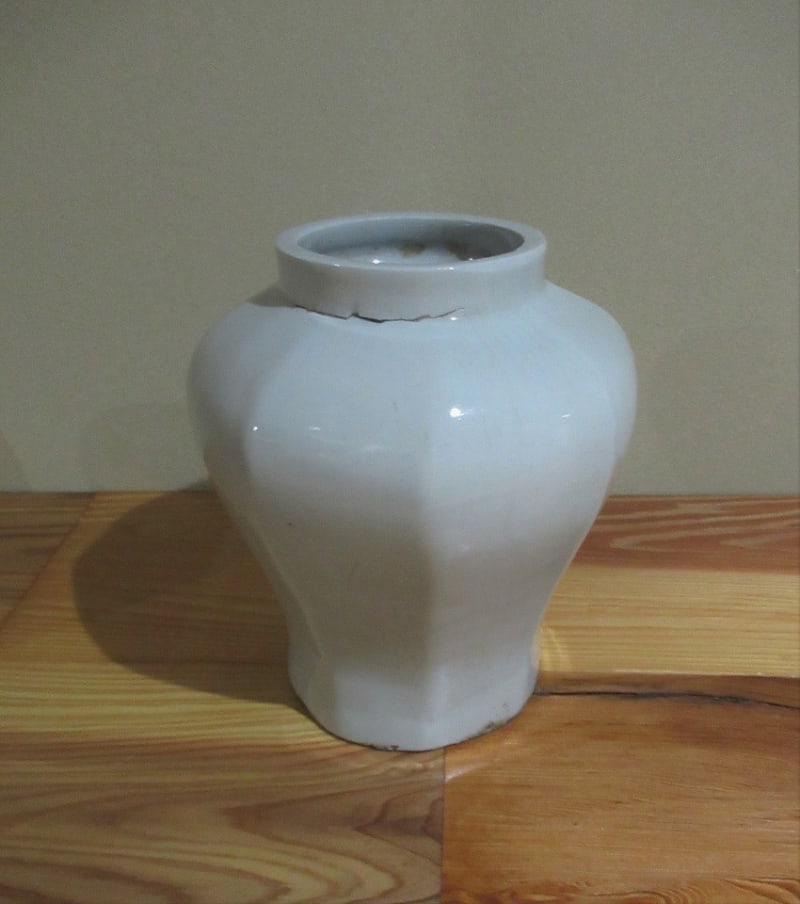 氏素性の解らぬ作品 白磁八面取壺 伝李朝後期 - 夜噺骨董談義