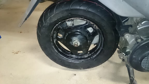 アドレスv125g 廃盤 リアのみ アルミホイール タイヤ付き 大阪