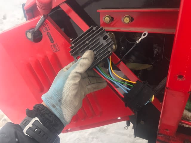 うちの除雪機(ヤンマー YSR1820)のレギュレータ交換してきまし うちの除雪機(ヤンマー YSR1820)のレギュレータ交換してきまし