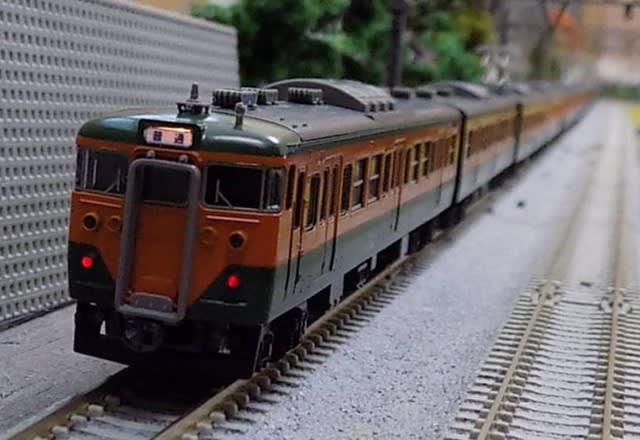 TOMIXの92710/92711/92712 113系湘南色 東海道線編成