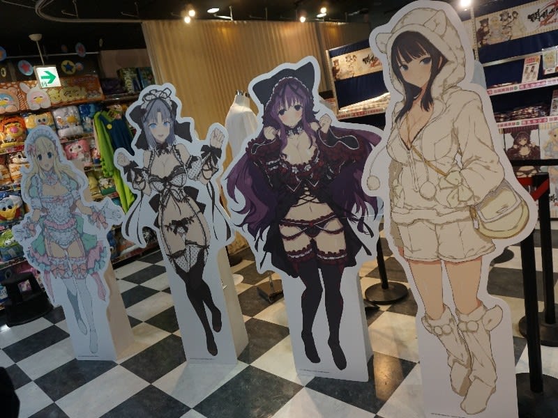 閃乱カグラ×ドン・キホーテのコラボショップ。爆乳キャラの 閃乱カグラ×ドン・キホーテのコラボショップ。爆乳キャラの