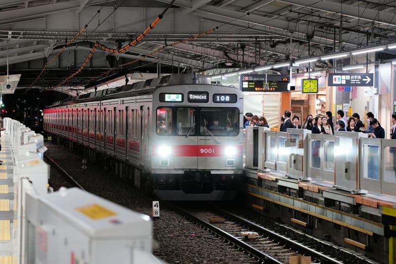 東急大井町線 9101F 復刻塗装（赤帯東急9000系） - SAILIN' SHOES