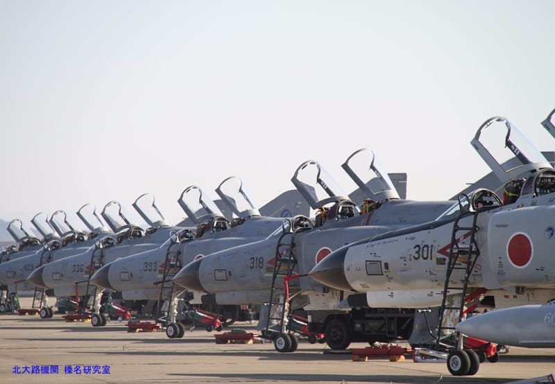 百里基地でF-4戦闘機火災！誘導路走行中脚部欠損と負傷者なし