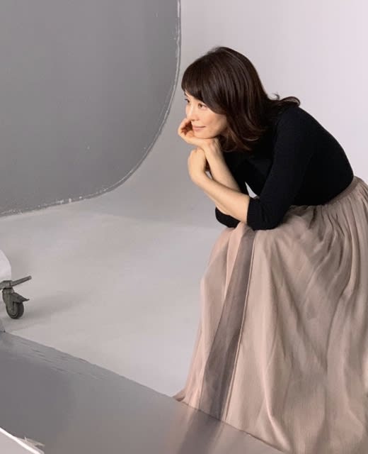 石田ゆり子さん - コバルトブルーのような風に包まれて