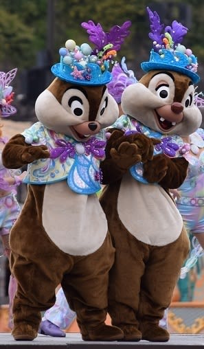 2923 (・´`(◇) チップとデール イースターぬいぐるみバッジ