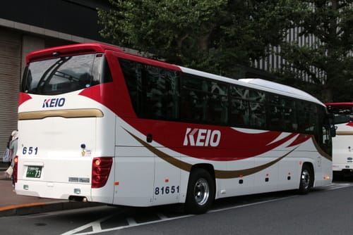 京王バス東の貸切車 81651号車 いすゞガーラHD - バス
