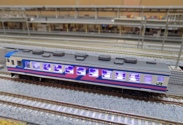 KATOの10-350 165系直流急行型電車（モントレー色）を