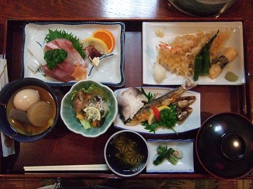 四国遍路宿の夕食 2 あるきメデス 四国遍路宿の夕食 2 あるきメデス