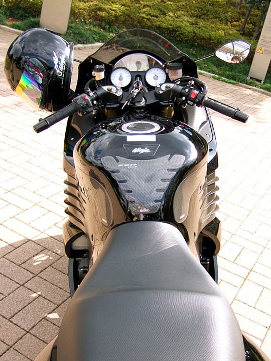 ZZR1400 UK純正タンクパッド - ZZR1400 PHANTOM Ninja 黒影 ZZR1400 UK純正タンクパッド - ZZR1400 PHANTOM Ninja 黒影