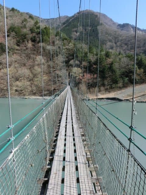 ゆるキャン△の聖地を行く6 その8 雨畑湖と吊り橋 - 気分は ゆるキャン△の聖地を行く6 その8 雨畑湖と吊り橋 - 気分は