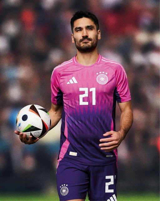 ドイツ代表、EURO2024モデルのユニフォームを発表! - ⚽️ハン ドイツ代表、EURO2024モデルのユニフォームを発表! - ⚽️ハン