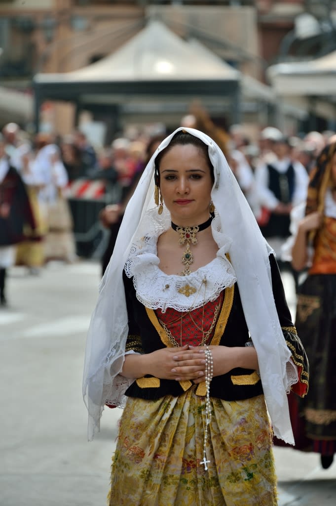 イタリア・サルデーニャ島、民族衣装が美しい『聖エフィジオ祭
