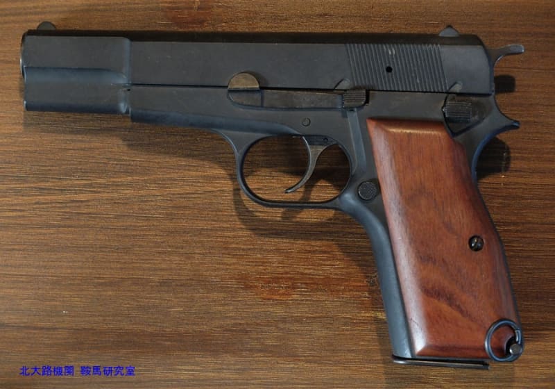 FN Browning Hi-Power : 第一世代自動拳銃の最高峰 & SIG SAUER FN Browning Hi-Power : 第一世代自動拳銃の最高峰 & SIG SAUER