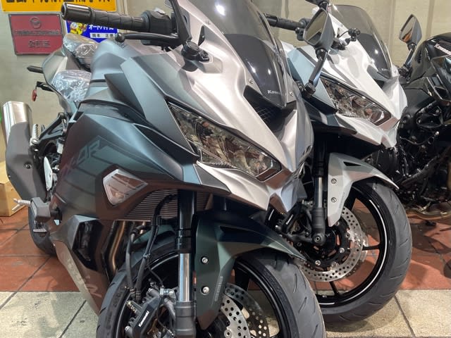 2024/9/3◇2025「ZX-4R SE」グレー×ブラック！当店到着ですっ