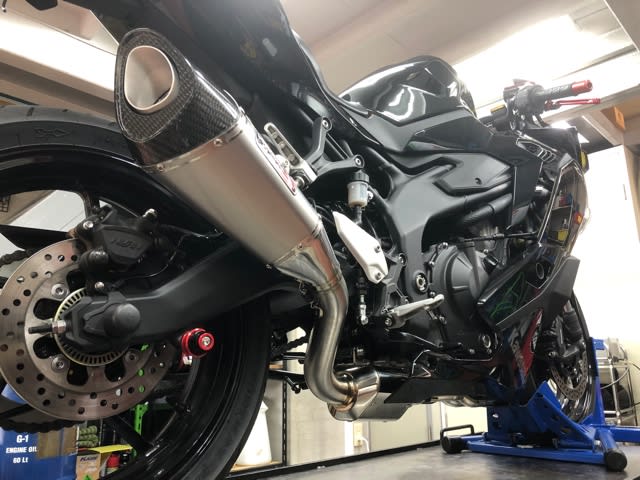 2021/6/18◇ヨシムラ「ZX-25R R-11サイクロン」取り付けですっ