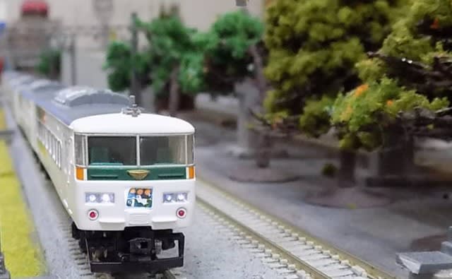MICROACEのA4150 185系特急「踊り子」新塗装7両セットを弄る MICROACEのA4150 185系特急「踊り子」新塗装7両セットを弄る