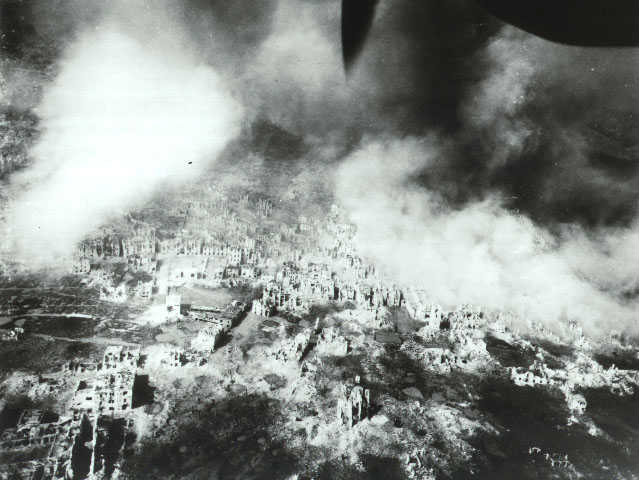 第一次・第二次世界大戦の空撮写真（の名作）〜スミソニアン航空