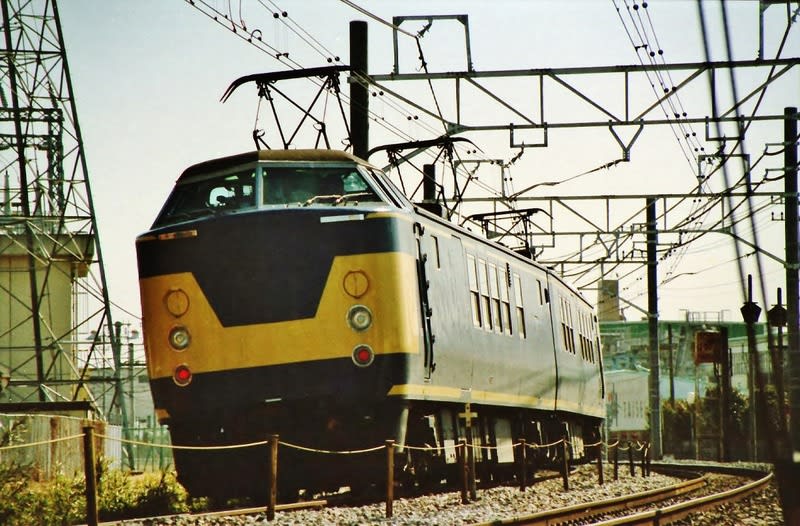 電気検測用試験電車 クモヤ193系 - クロとチビのブログ