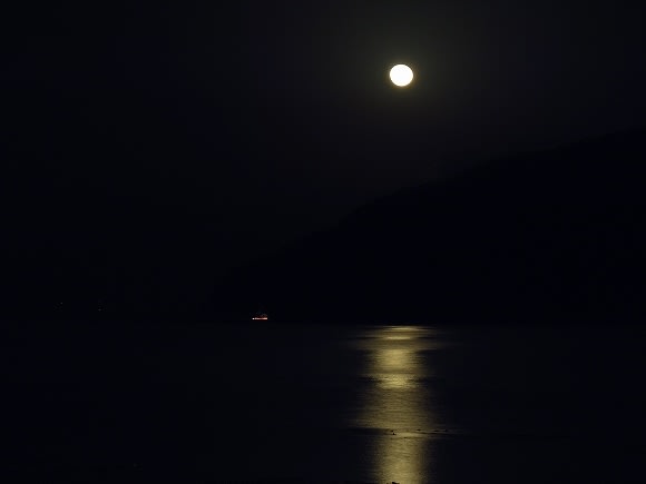 月夜の海 幸せの雲と整体師