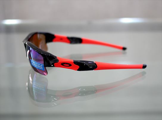 オークリーから釣りに特化した PRIZM Water レンズを搭載した オークリーから釣りに特化した PRIZM Water レンズを搭載した