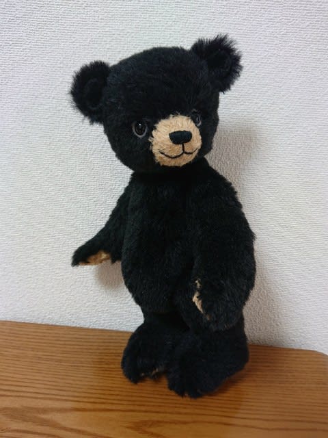 キュートな黒ミミちゃん ぬいぐるみ ハンドメイド テディベア 海外作家様 くま 微笑む黒ミミちゃん くま 熊 テディベア 海外作家様 ぬいぐるみ