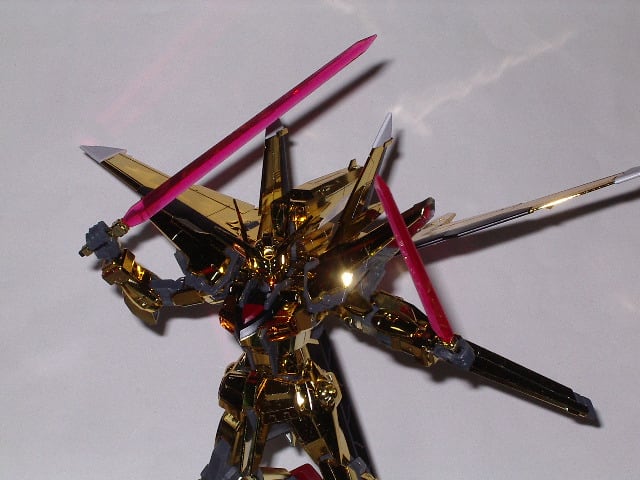 1/100 アカツキガンダム(オオワシパック・シラヌイパックフル 1/100 アカツキガンダム(オオワシパック・シラヌイパックフル