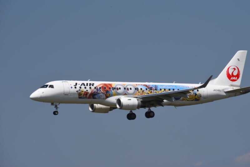 Jal ディズニーキャラ 特別塗装機を6月下旬から運航する Ja612j の千里川シーン ふくちゃんのブログ 飛行機 風景写真