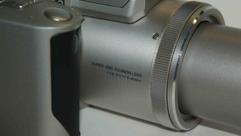 FUJIFILM FinePix 4900Z Zoom ネオ一眼? - 乾電池の画像集 出張所 FUJIFILM FinePix 4900Z Zoom ネオ一眼? - 乾電池の画像集 出張所