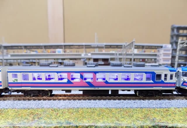 KATOの10-350 165系直流急行型電車(モントレー色)を KATOの10-350 165系直流急行型電車(モントレー色)を