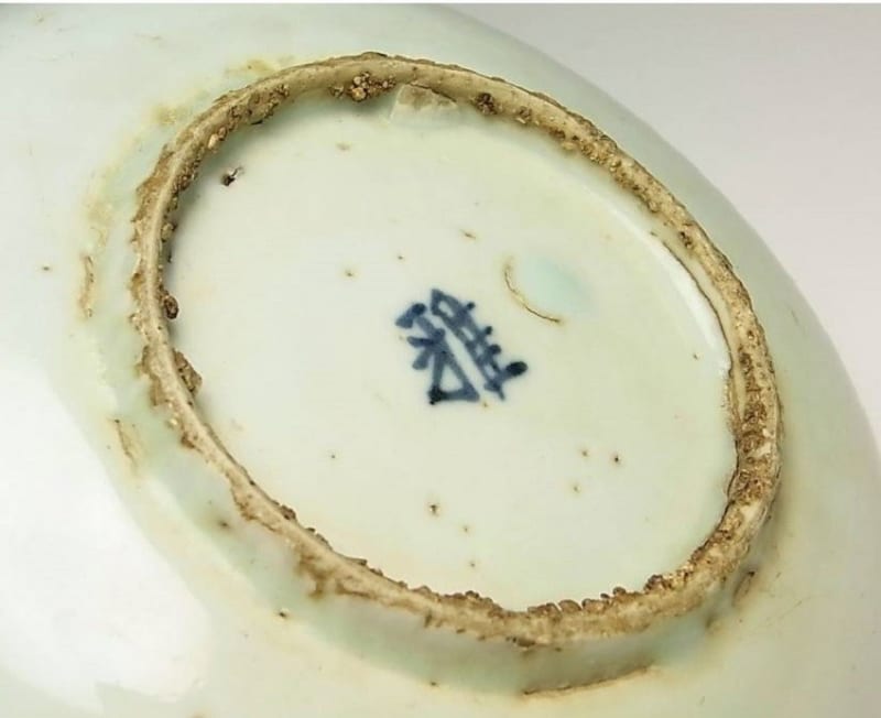 古染付 青花松鶴鹿図陽刻輪花五寸皿 - 夜噺骨董談義 古染付 青花松鶴鹿図陽刻輪花五寸皿 - 夜噺骨董談義