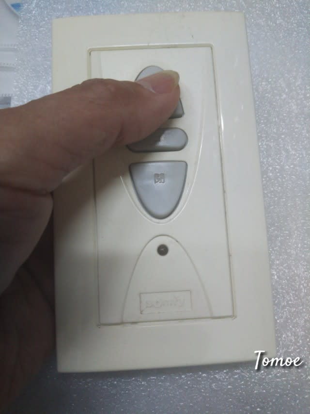 Somfy(ソムフィ)リモコン修理」の巻 - トモエデンキの屁の突っ張り Somfy(ソムフィ)リモコン修理」の巻 - トモエデンキの屁の突っ張り