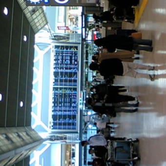  成田空港はデカいっσ(^◇^;