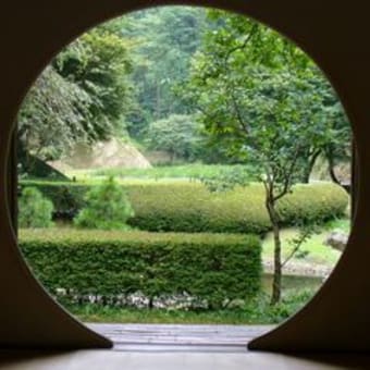 明月院の丸窓 梅 備忘録 Random Walk