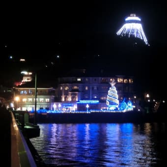 季節のたより　　冬の江ノ島・ライトアップされた灯台