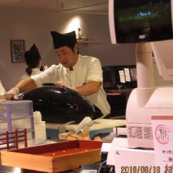 地下に広がる「フード店」