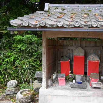 都祁で奈良時代の官僚「小治田安萬侶の墓」に