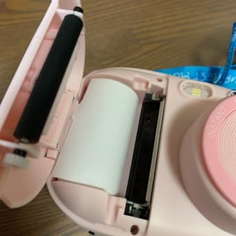 撮影してすぐ印刷できるカメラ、感熱紙に印刷するのでお気楽