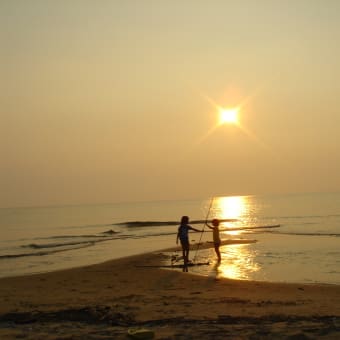 「石見銀山縁側日記」　琴が浜子供の夕陽情景