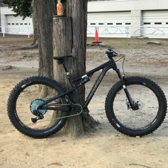 フルサスペンションのファットバイク特価です。