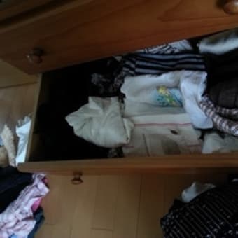 服を片付けてきました。