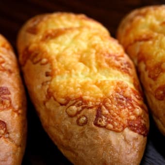 チーズたっぷり『チーズフランス』はいかがでしょうか(^^♪ 横浜の美味しいパン かもめパンです ♪