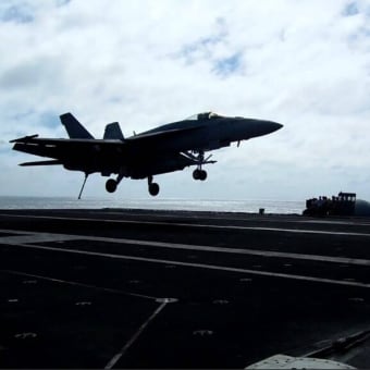 総理大臣の「不沈空母」発言後、首都に「空体空」ミサイル用の中性子爆弾をもちこまれ、民間旅客機を撃墜された日本